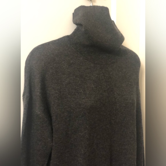 LOVELY SOFT DARK GREY & PURPLE TURTLENECK WITH 10% CASHMERE NWT - Picture 9 of 16